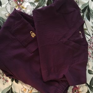 💉WonderWink Four-stretch scrub set!!
